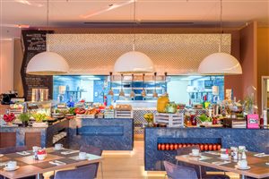 Central One Bar & Restaurant